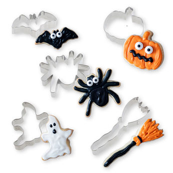 Achat en ligne Set de 5 emporte-pièces en inox Halloween : araignée, balai, citrouille, chauve-souris et fantôme - Alice Délice