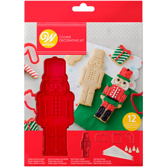 Achat en ligne Kit biscuit casse-noisette de Noël : 4 emporte-pièces, 4 poches à douilles et 4 douilles - Wilton