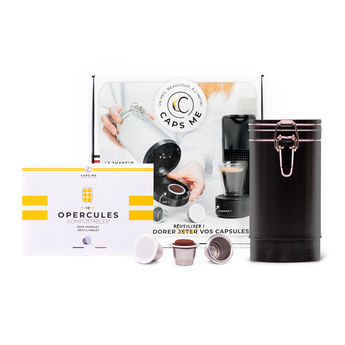 Achat en ligne Coffret capsules réutilisables compatibles Nespresso® : un shakeur noir, 3 capsules, 45 opercules et 200 gr de café - Caps Me