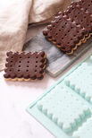 Moule en silicone 8 biscuits petit beurre 5.5 x 7 cm - Scrapcooking